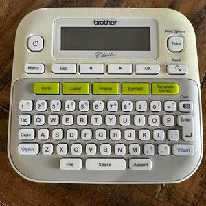 Brother PT-D210 label maker